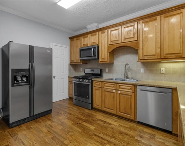341 W 23rd Street - Photo Thumbnail 4