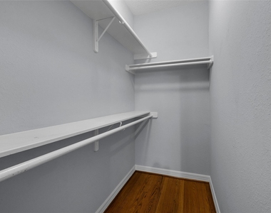 341 W 23rd Street - Photo Thumbnail 15