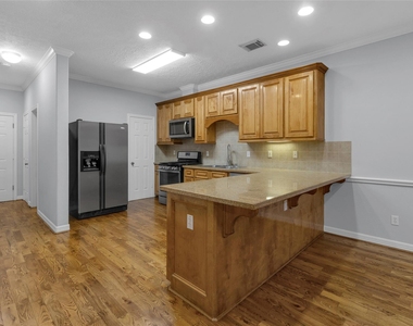 341 W 23rd Street - Photo Thumbnail 6
