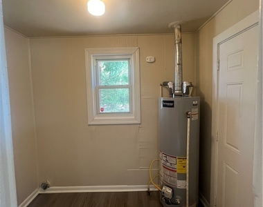 2107 Johnson Street - Photo Thumbnail 12