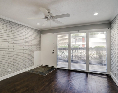 1501 Hyde Park Boulevard - Photo Thumbnail 6