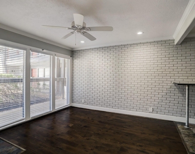 1501 Hyde Park Boulevard - Photo Thumbnail 7