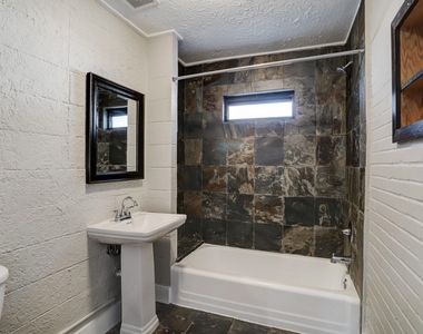 1501 Hyde Park Boulevard - Photo Thumbnail 8