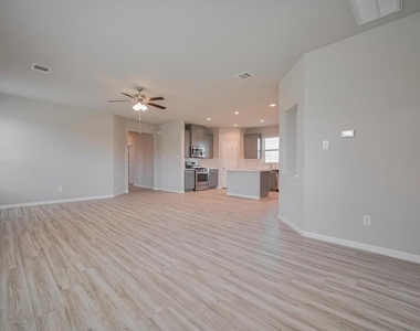 101 Eliana Shores Drive - Photo Thumbnail 11