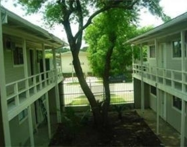205 Avondale Street - Photo Thumbnail 2