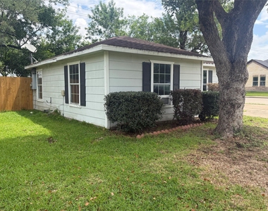 1319 Bernard Street - Photo Thumbnail 1