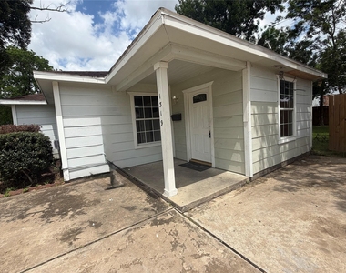 1319 Bernard Street - Photo Thumbnail 2