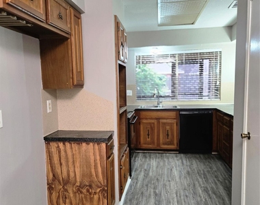 1903 Riflewood Circle - Photo Thumbnail 4