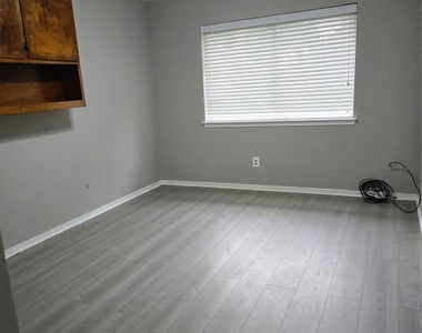 1903 Riflewood Circle - Photo Thumbnail 13