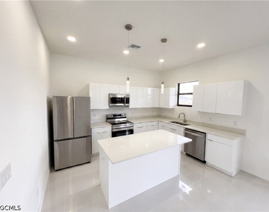 4402 Nw 34th Terrace - Photo Thumbnail 2