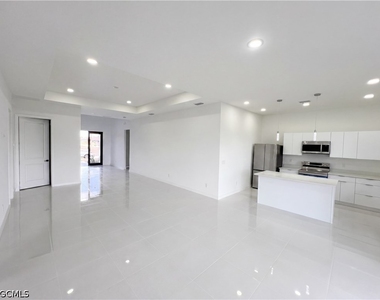 4402 Nw 34th Terrace - Photo Thumbnail 3