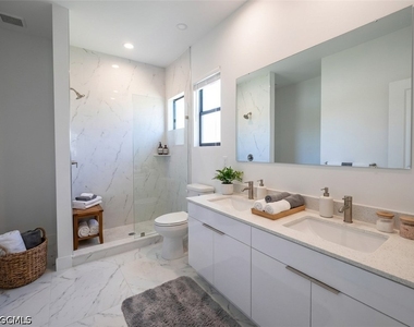 4402 Nw 34th Terrace - Photo Thumbnail 10