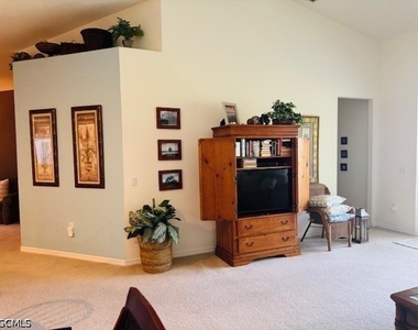 11012 Mill Creek Way - Photo Thumbnail 4