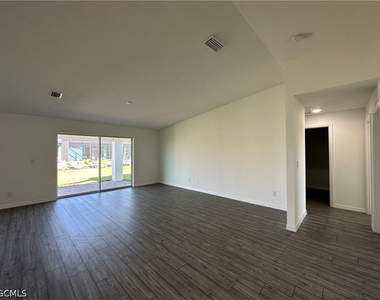 2604 Nw 8th Place - Photo Thumbnail 3
