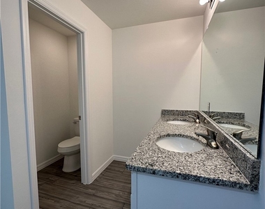 2604 Nw 8th Place - Photo Thumbnail 13