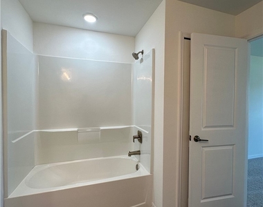 2604 Nw 8th Place - Photo Thumbnail 10