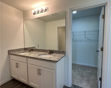 2604 Nw 8th Place - Photo Thumbnail 9