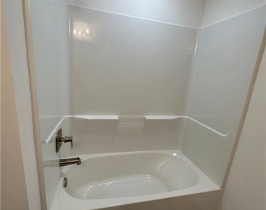 2604 Nw 8th Place - Photo Thumbnail 17