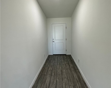 2604 Nw 8th Place - Photo Thumbnail 4