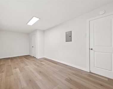 815 Brooks Avenue - Photo Thumbnail 27