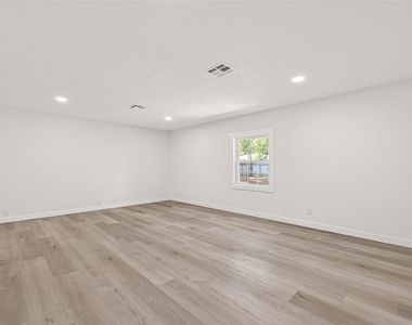 815 Brooks Avenue - Photo Thumbnail 15