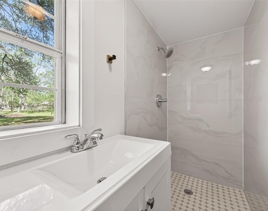 815 Brooks Avenue - Photo Thumbnail 28