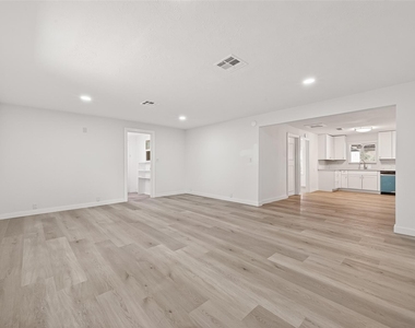 815 Brooks Avenue - Photo Thumbnail 13