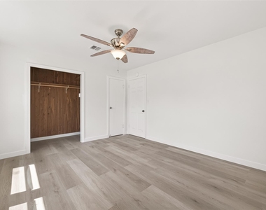 815 Brooks Avenue - Photo Thumbnail 33