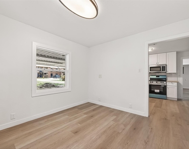 815 Brooks Avenue - Photo Thumbnail 16
