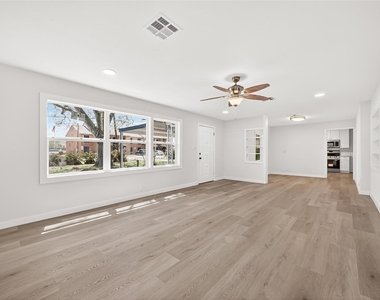815 Brooks Avenue - Photo Thumbnail 8