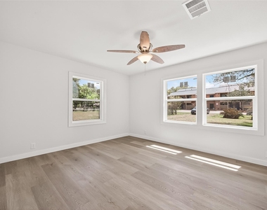 815 Brooks Avenue - Photo Thumbnail 32