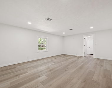 815 Brooks Avenue - Photo Thumbnail 12