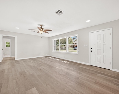 815 Brooks Avenue - Photo Thumbnail 6