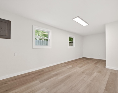 815 Brooks Avenue - Photo Thumbnail 26
