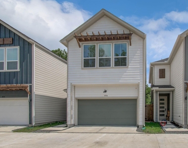 970 Highland Sound Lane - Photo Thumbnail 31