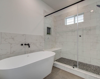 970 Highland Sound Lane - Photo Thumbnail 16