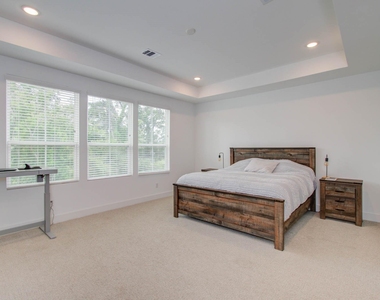 970 Highland Sound Lane - Photo Thumbnail 14
