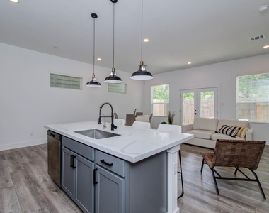 970 Highland Sound Lane - Photo Thumbnail 6