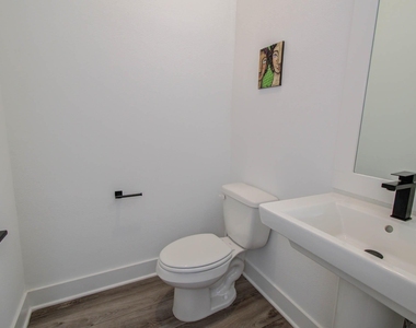 970 Highland Sound Lane - Photo Thumbnail 11