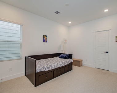 970 Highland Sound Lane - Photo Thumbnail 17