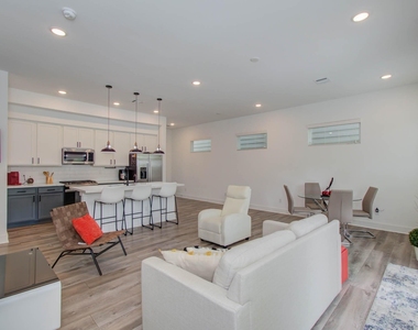 970 Highland Sound Lane - Photo Thumbnail 9