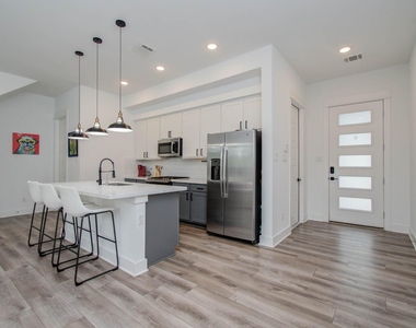 970 Highland Sound Lane - Photo Thumbnail 2