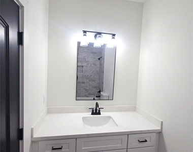 8101 Venus Street - Photo Thumbnail 16