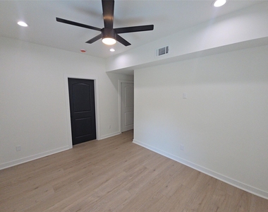 8101 Venus Street - Photo Thumbnail 6