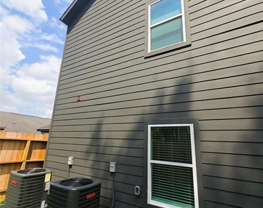 8101 Venus Street - Photo Thumbnail 21