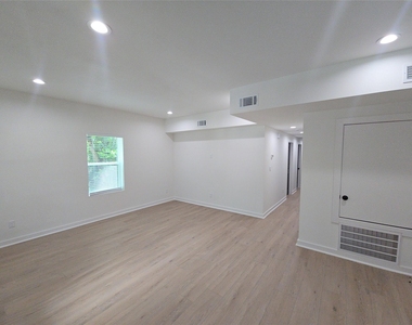 8101 Venus Street - Photo Thumbnail 2