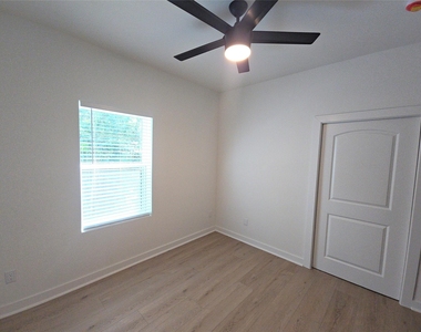 8101 Venus Street - Photo Thumbnail 12