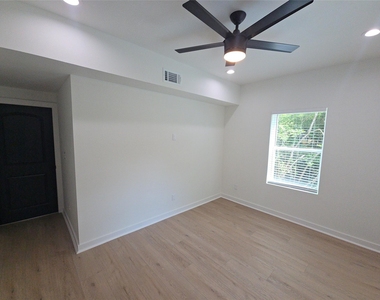 8101 Venus Street - Photo Thumbnail 7