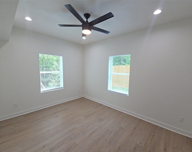 8101 Venus Street - Photo Thumbnail 5