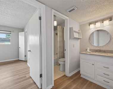 1516 Bay Area Boulevard - Photo Thumbnail 14